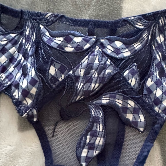 LILY EMBROIDERY HIPSTER THONG SIZE 1 - Picture 13 of 13